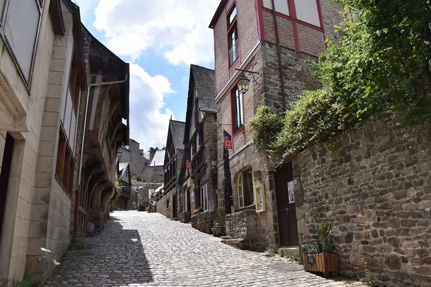 The Rue du Jerzual dropping from Dinan's walled town to the riverport